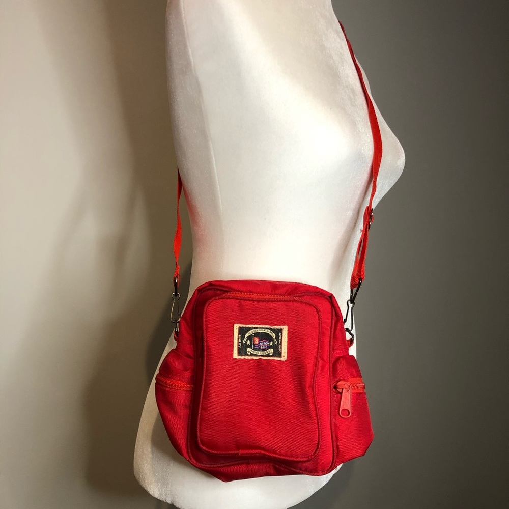 Vintage red crossbody bag w/multiple zipper storag